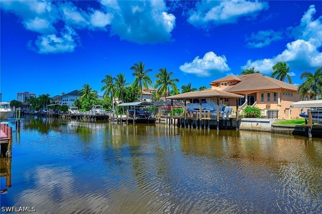 343 Conners Ave, NAPLES