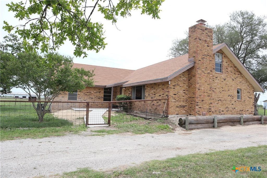707 Old Seguin Luling, Seguin
