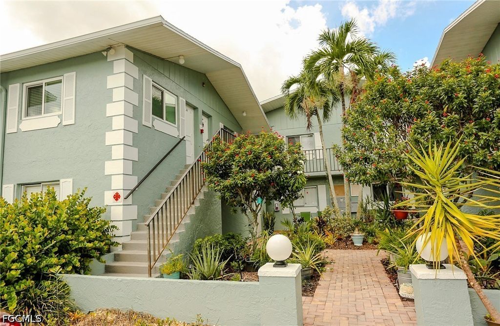 8061 Country Rd 203, Fort Myers