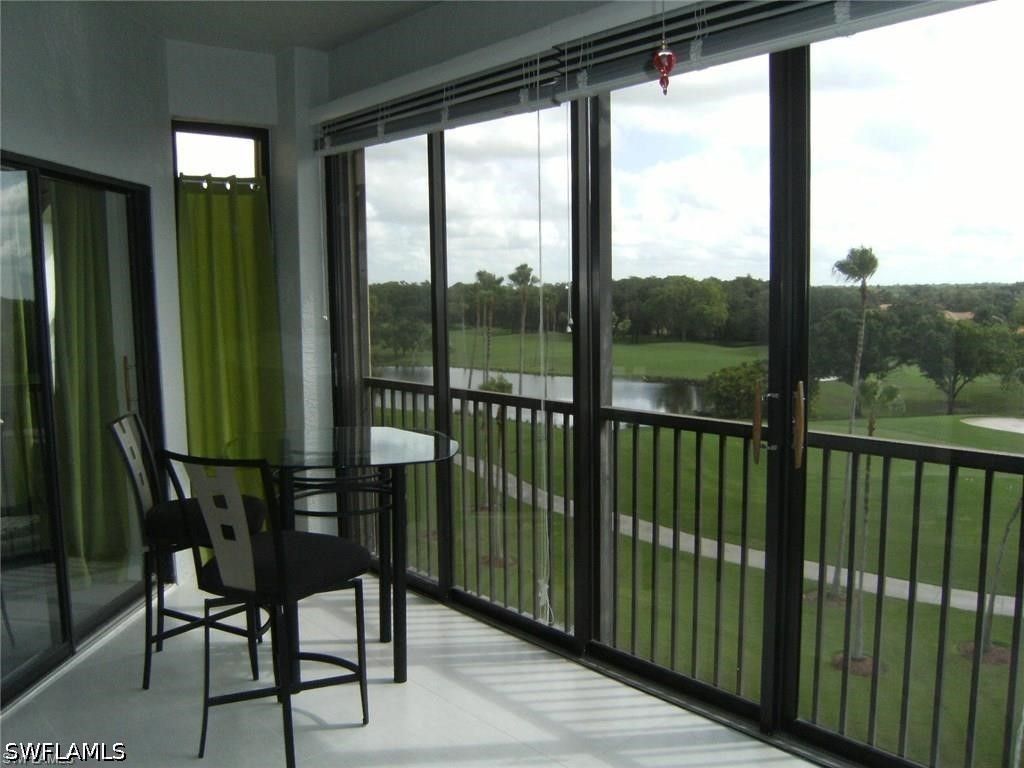 230 Vintage Cir 504, NAPLES
