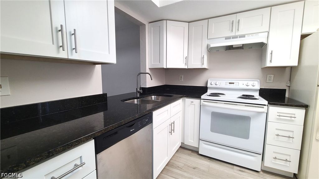 930 Sw 47th Ter 5, Cape Coral