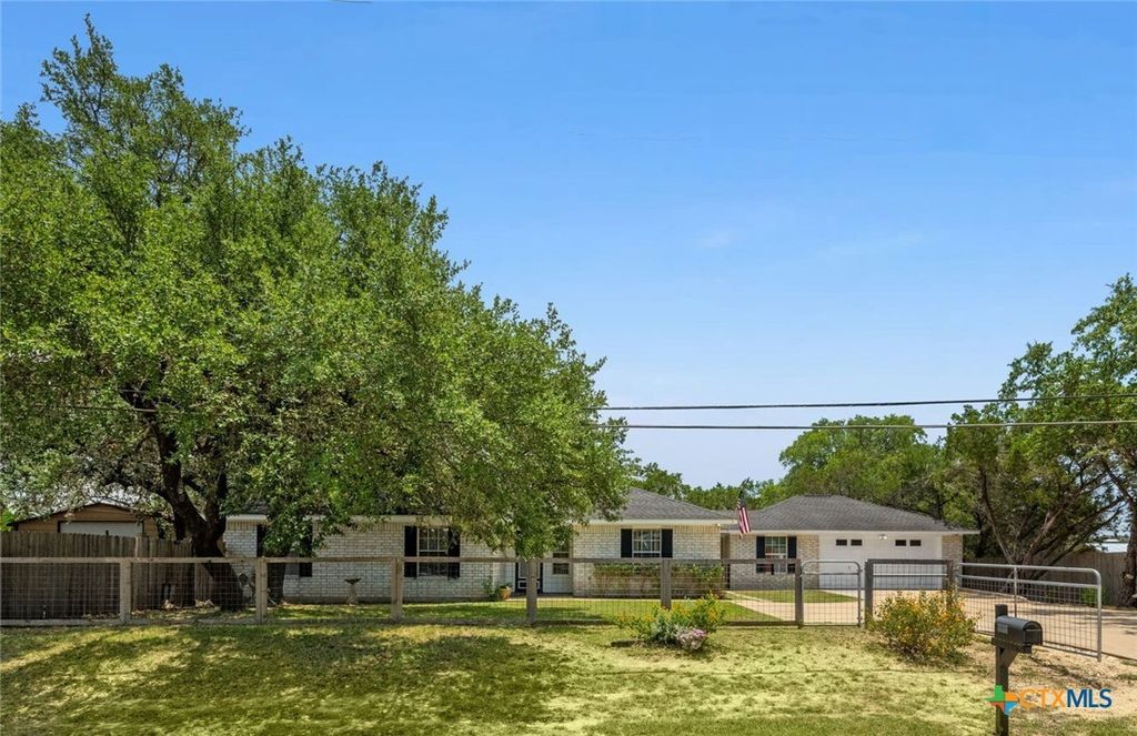 1106 Amanda, Canyon Lake