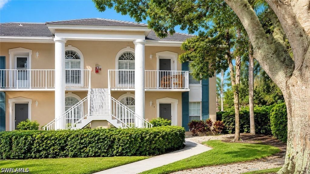 8274 Twelve Oaks Cir 126, Naples