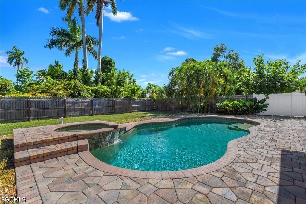 2413 Dover Ave, Fort Myers