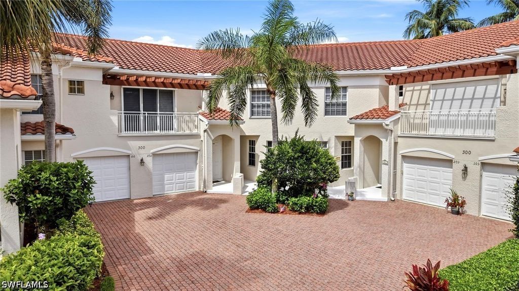 300 L Ambiance Cir 102, Naples