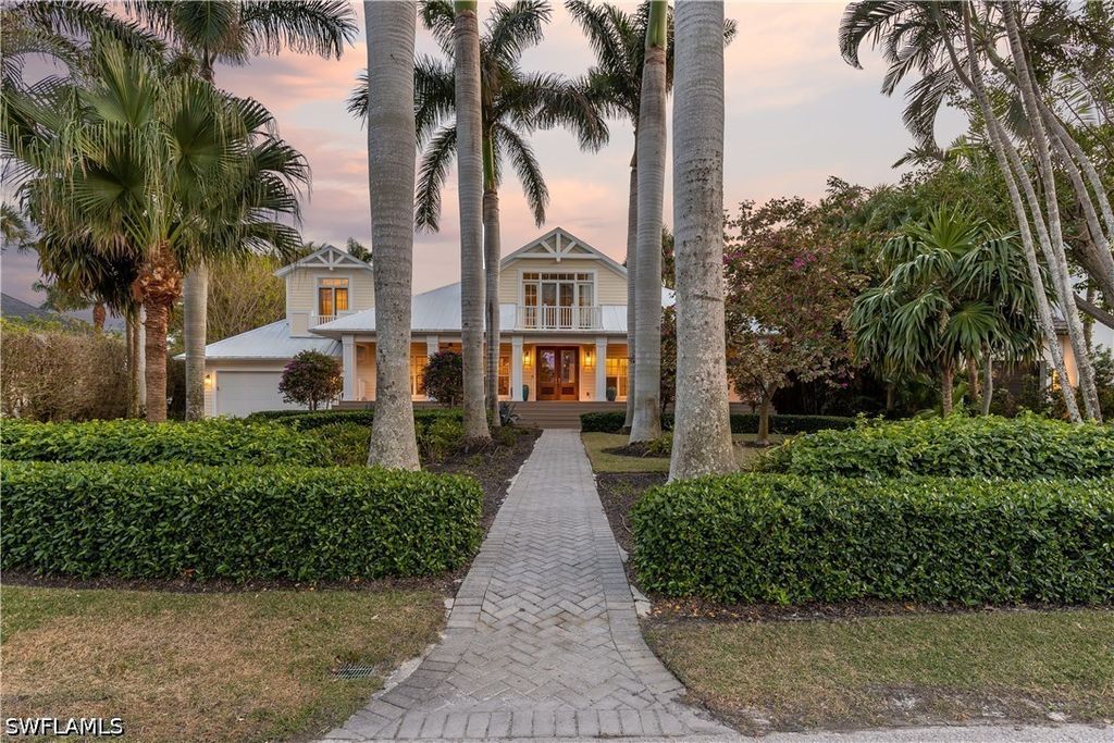 154 4th Ave N, Naples