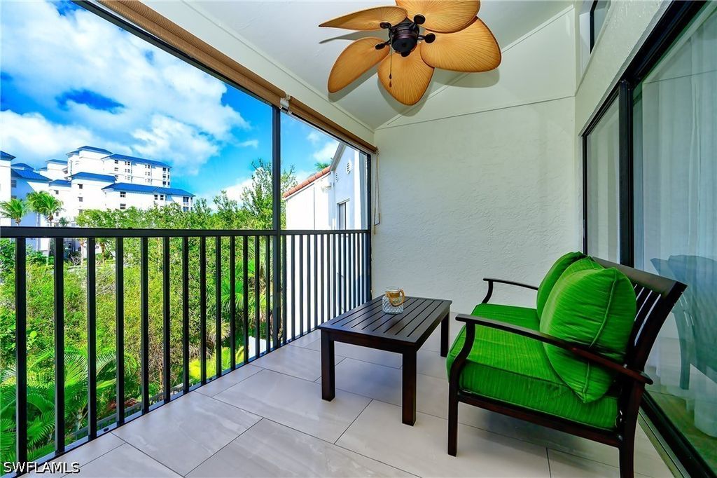 586 Beachwalk Cir O-305, Naples