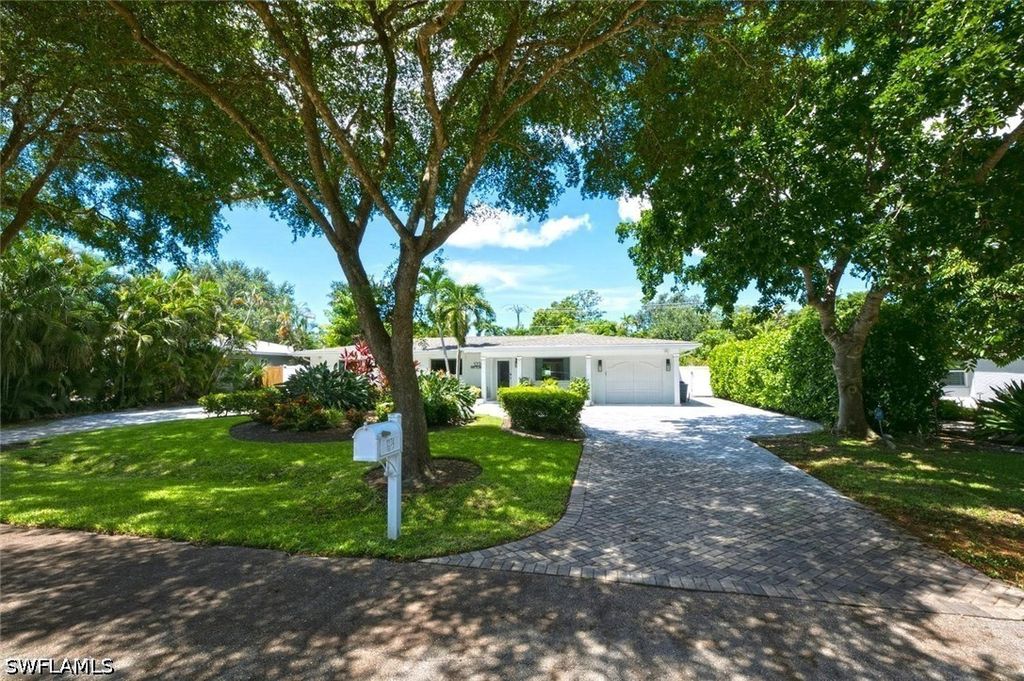 1274 Pine Ct, Naples