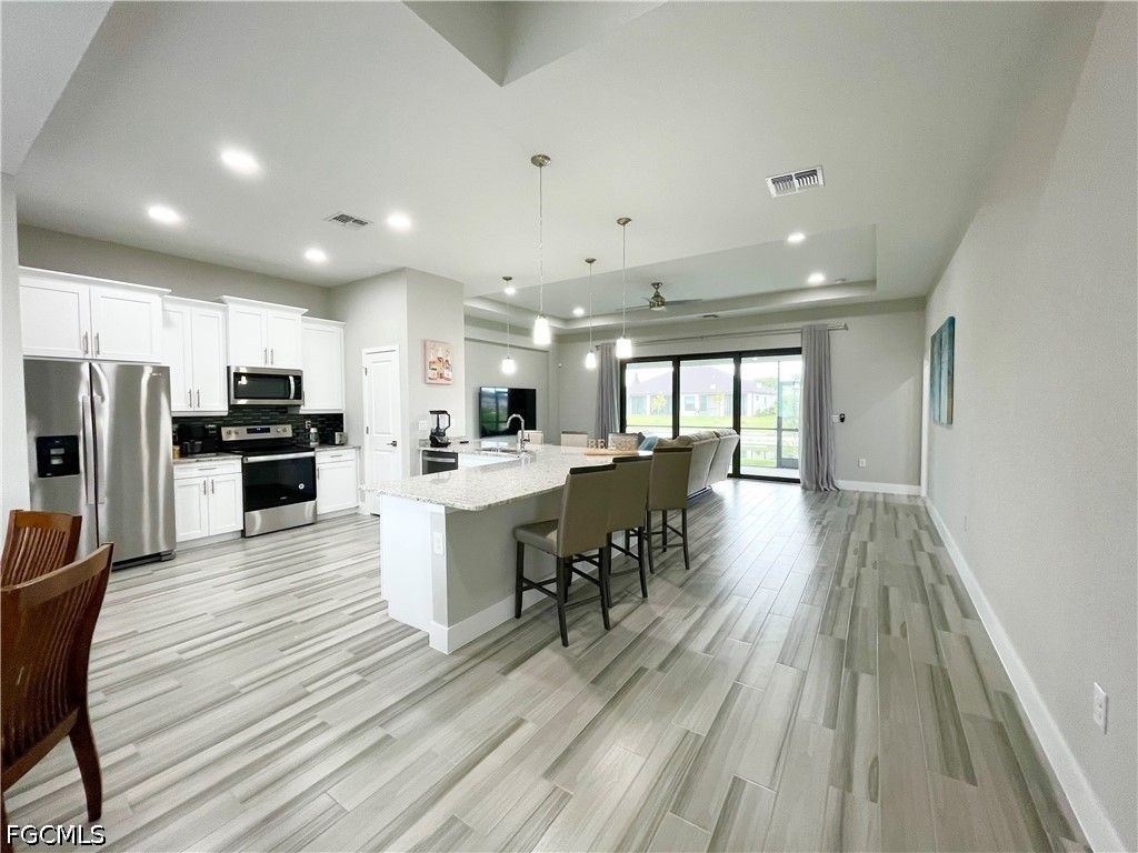 812 Sw 8th Pl, Cape Coral