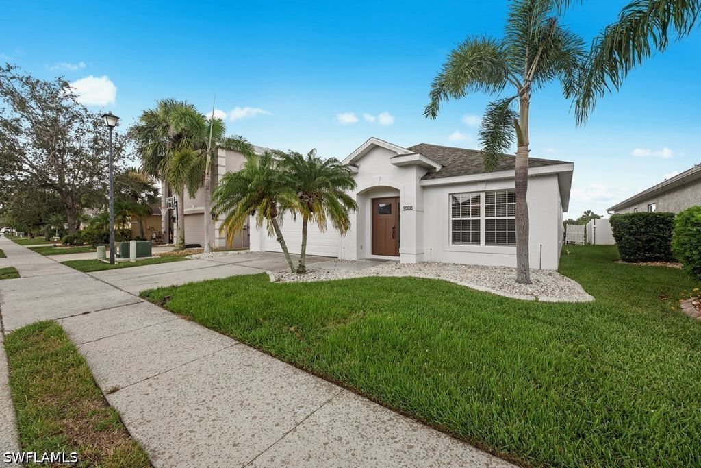 9808 Gladiolus Bulb Loop, Fort Myers