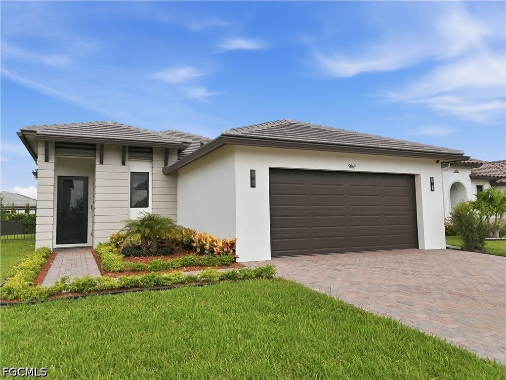 5069 Penella Ave, Ave Maria