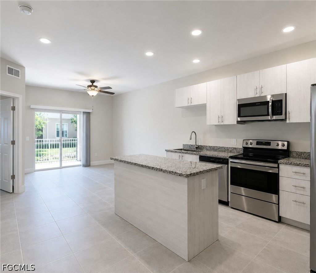 3303 Sw 8th Pl 204, Cape Coral
