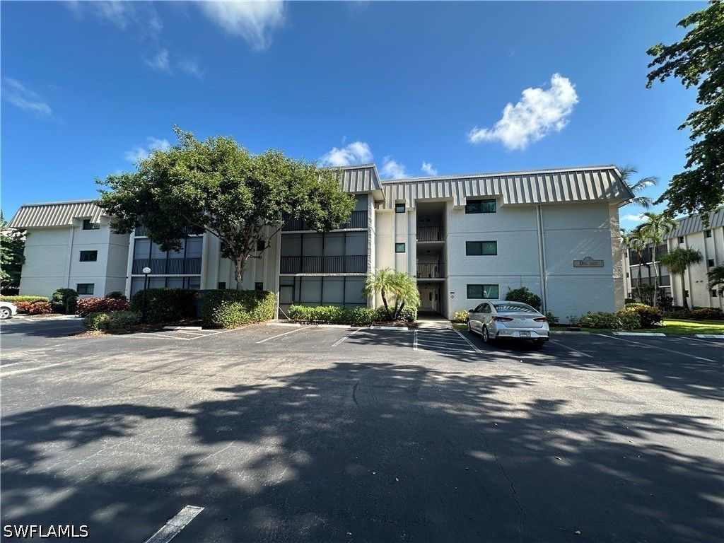 788 Park Shore Dr D20, Naples