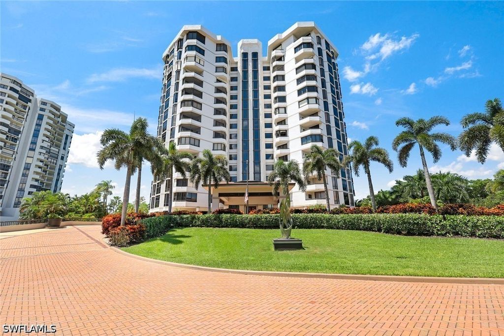 6075 Pelican Bay Blvd 1101, Naples