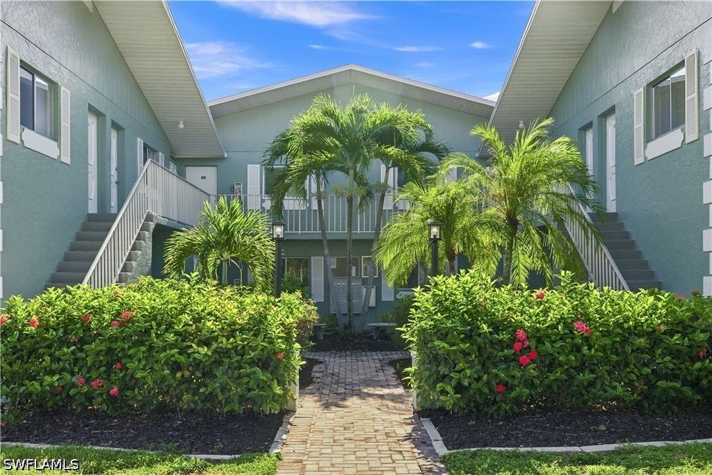 8135 Country Rd 103, Fort Myers
