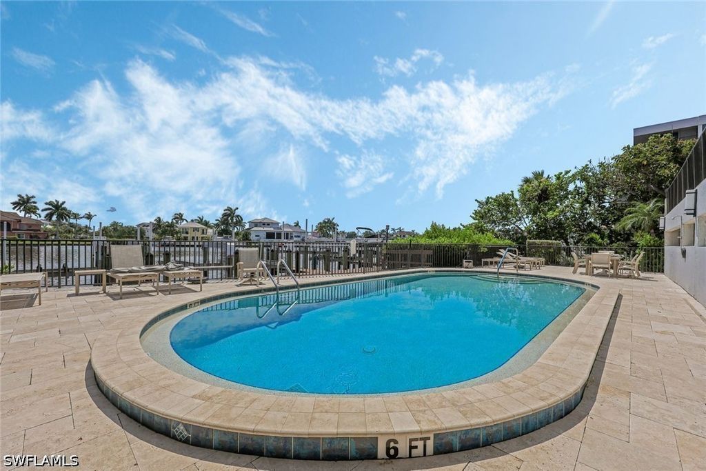 10562 Gulf Shore Dr 202, NAPLES