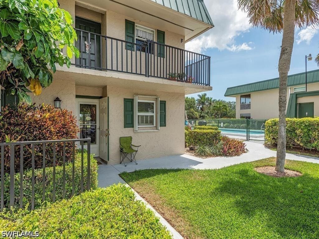 600 Valley Stream Dr F6, Naples