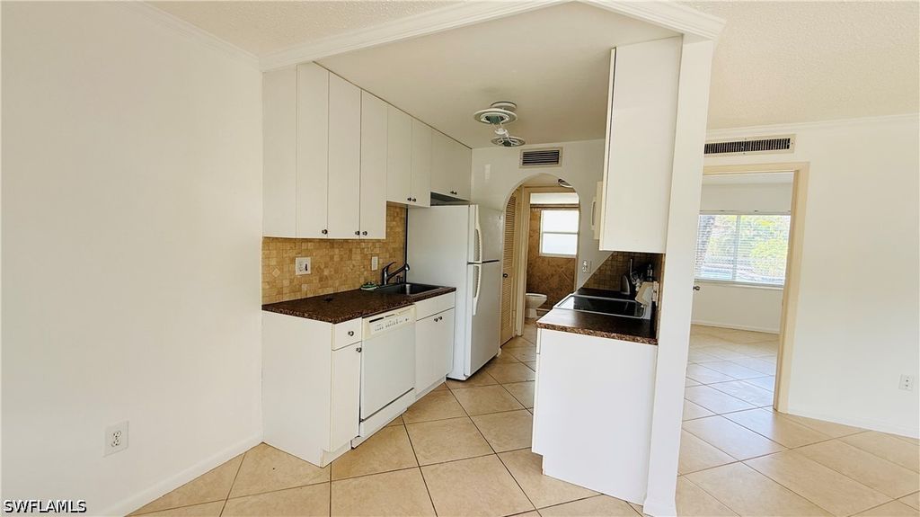 3250 10th St N B2, Naples