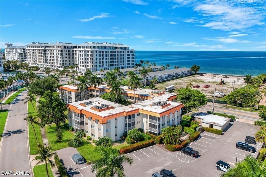 1100 Gulf Shore Blvd N 108, Naples