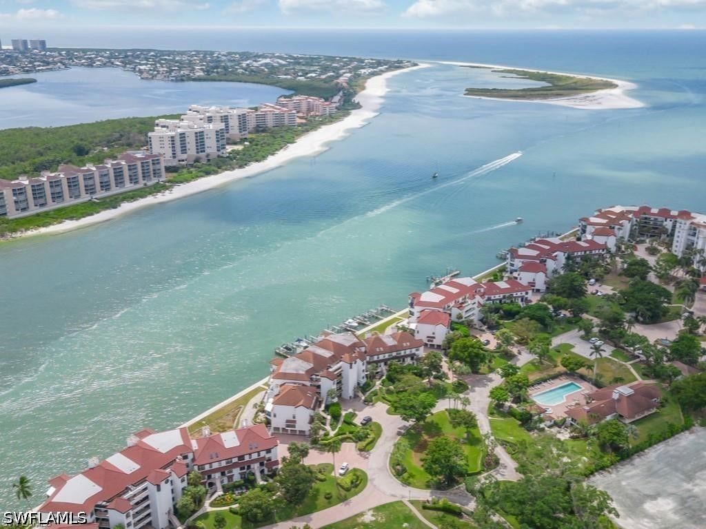 334 La Peninsula Blvd 334, NAPLES