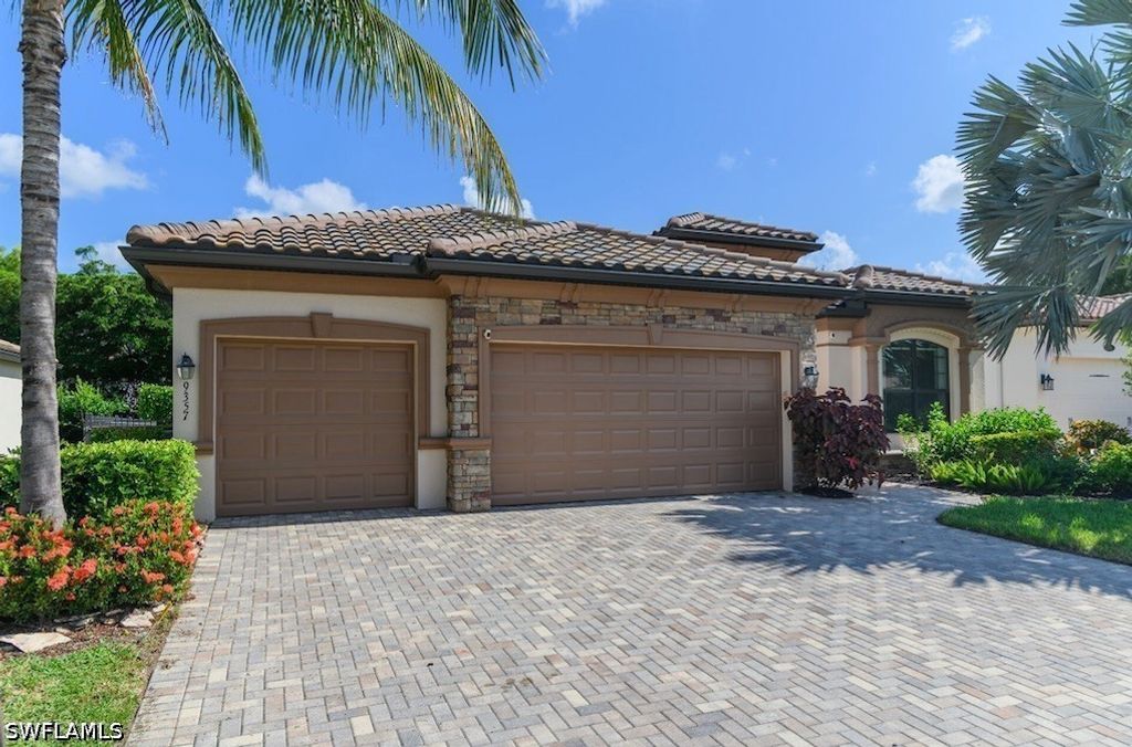9357 Glenforest Dr, Naples