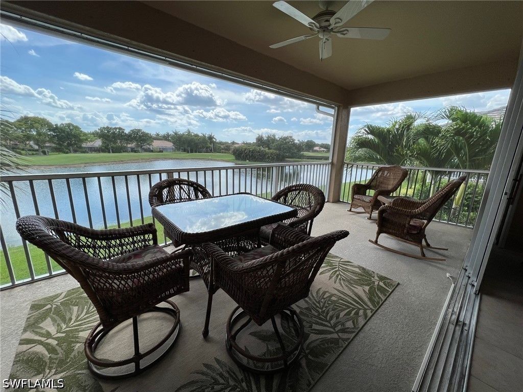 6821 Ascot Dr 202, Naples