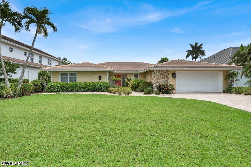 656 Binnacle Dr, Naples