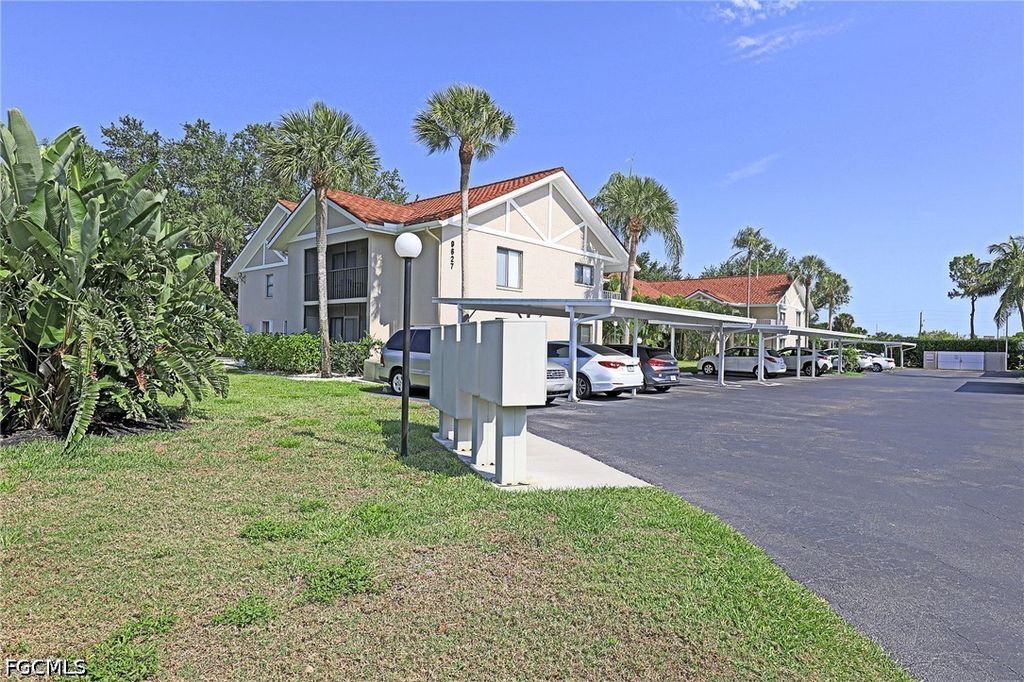 9627 Eaton Gardens Ln 104, Fort Myers