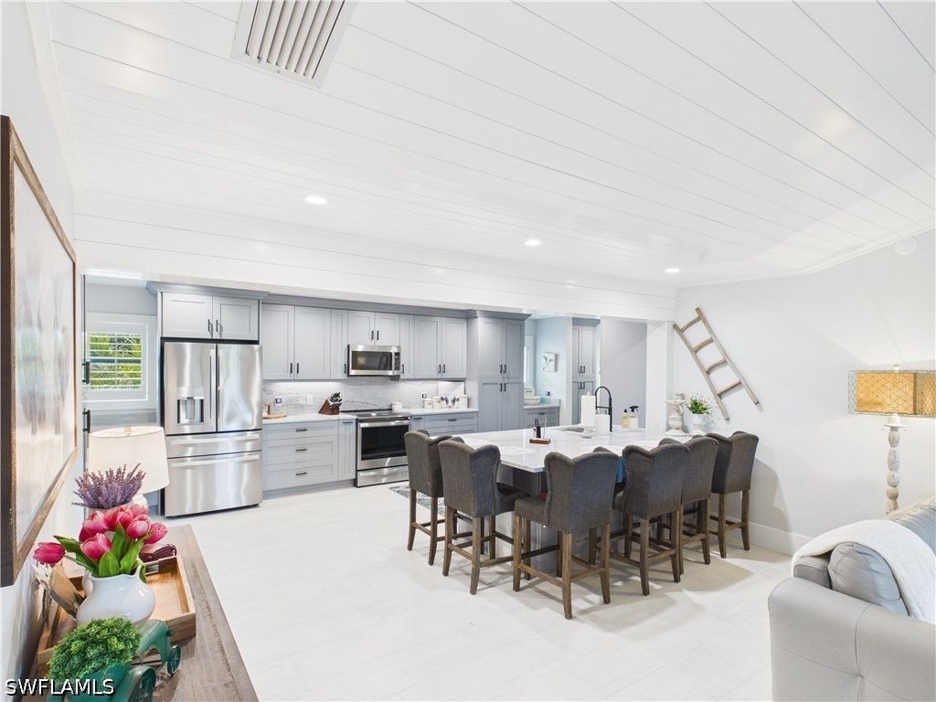 3650 Sunset Blvd, Naples