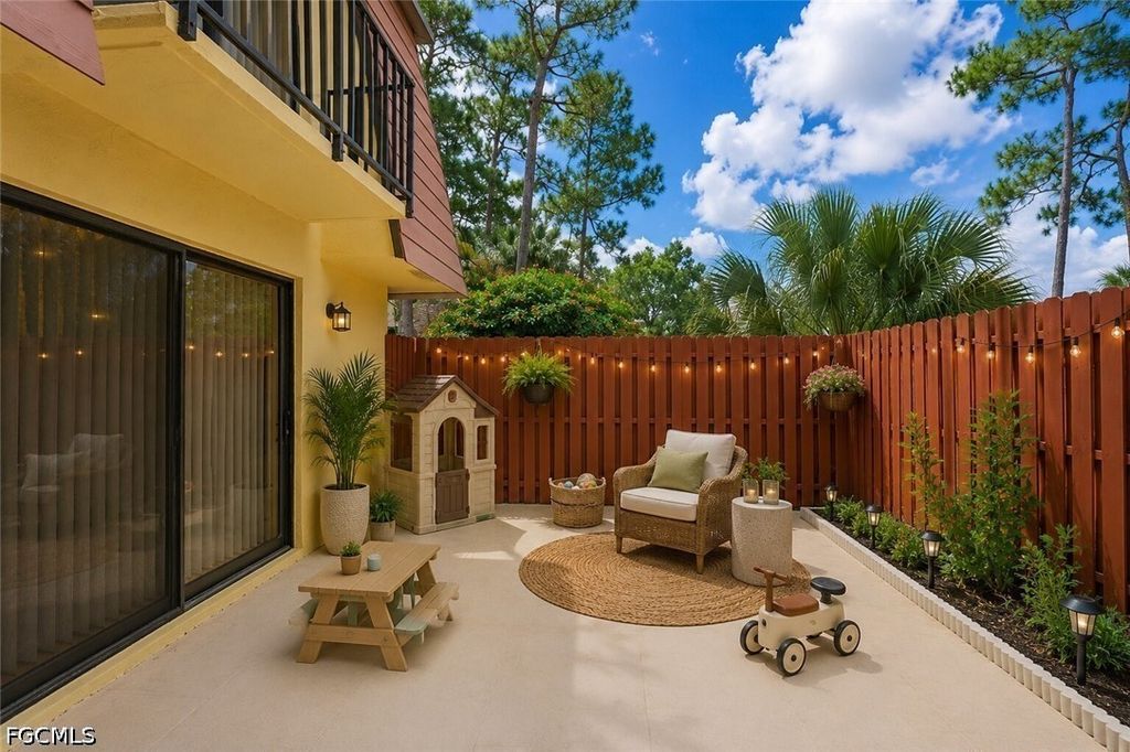 1556 Park Meadows Dr 1, Fort Myers