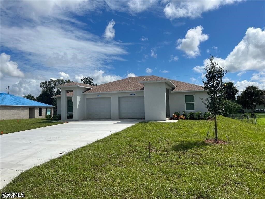 6064 Laurelwood Dr, Fort Myers