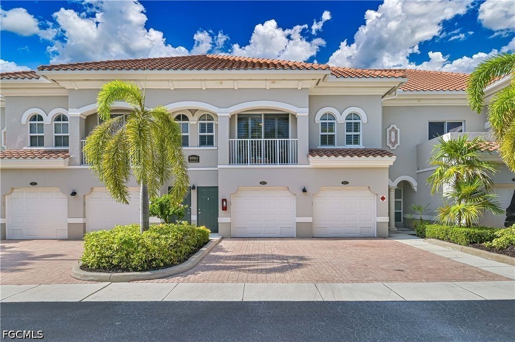 8561 Evernia Ct 203, Estero
