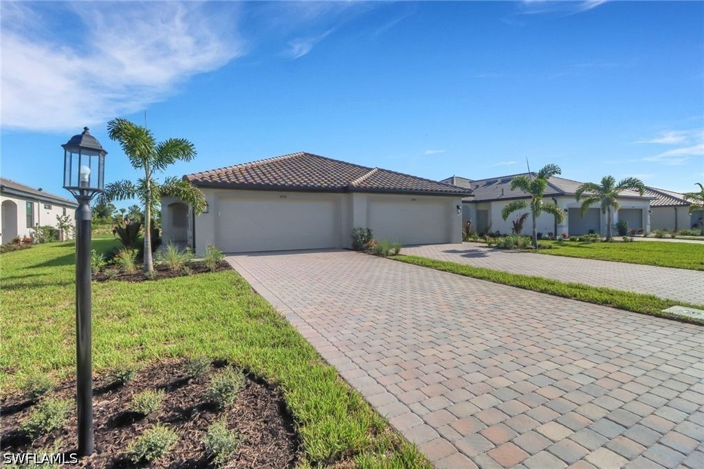 19592 Hinkley Dr, Estero