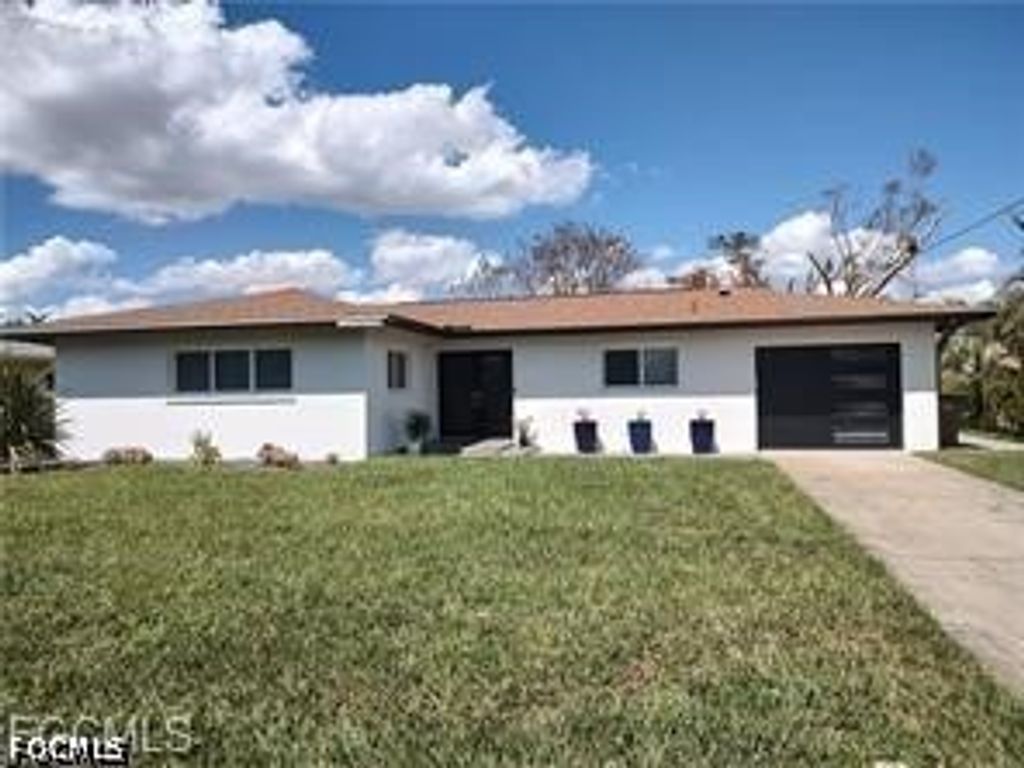 1745 Bikini Ct, Cape Coral