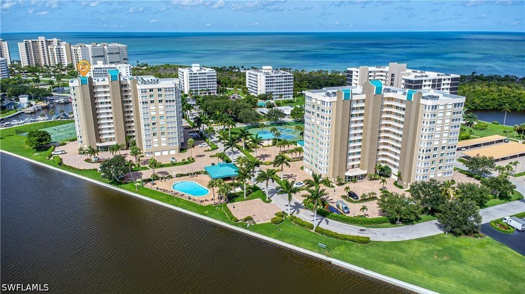 25 Bluebill Ave 403, Naples