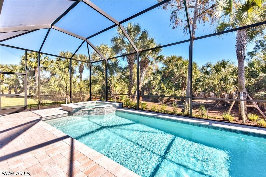 9280 Cormorant Dr, NAPLES