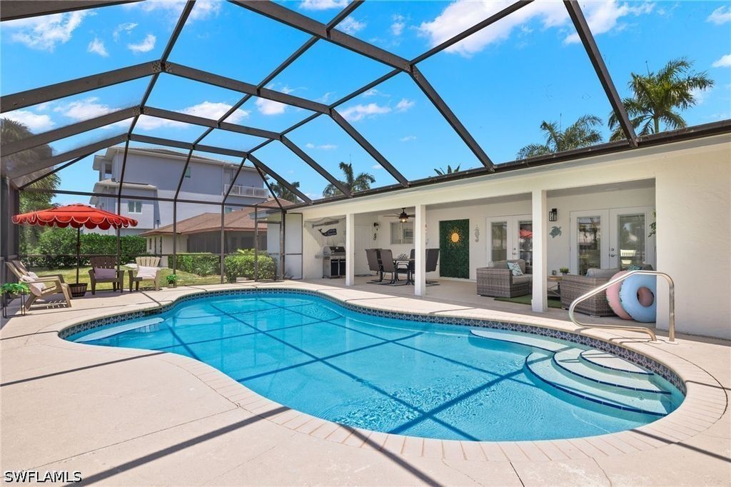 482 Tradewinds Ave, NAPLES