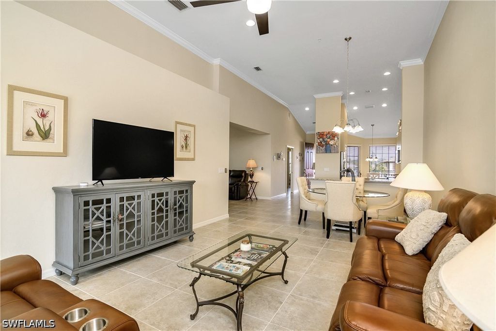 9440 Benvenuto Ct 3-204, Naples