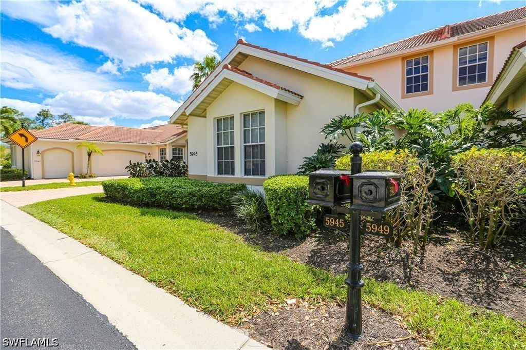 5945 Paradise Cir, Naples