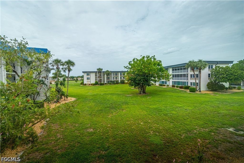 1828 Pine Valley Dr 201, Fort Myers