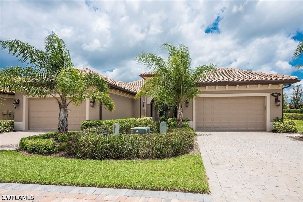 6560 Roma Way, NAPLES