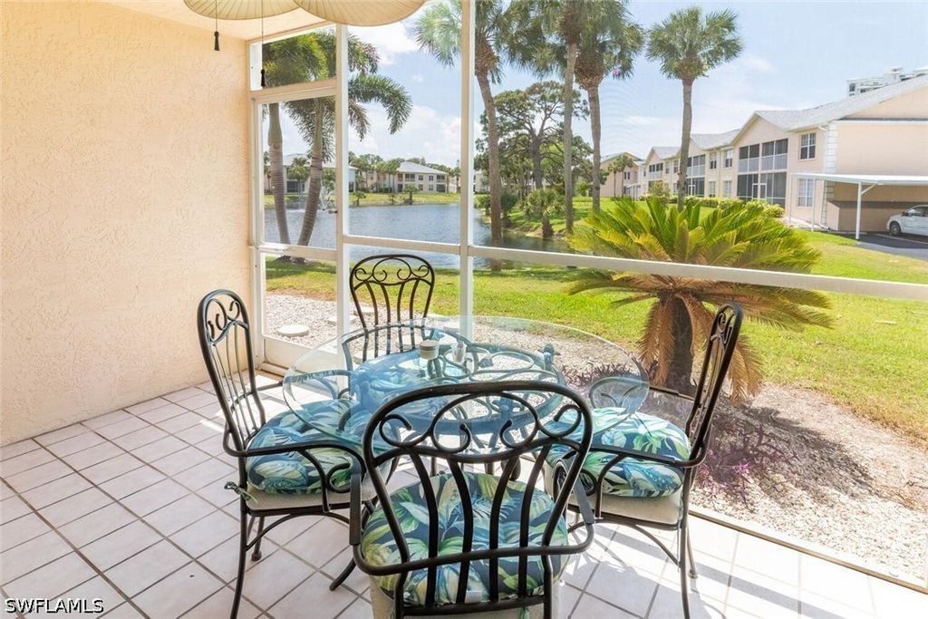 774 Wiggins Lake Dr 106, Naples