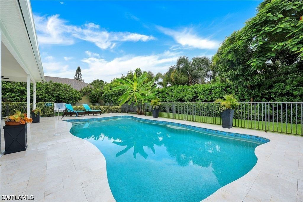 335 Lambton Ln, Naples