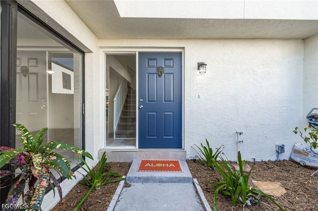 11674 Pointe Cir Dr, Fort Myers