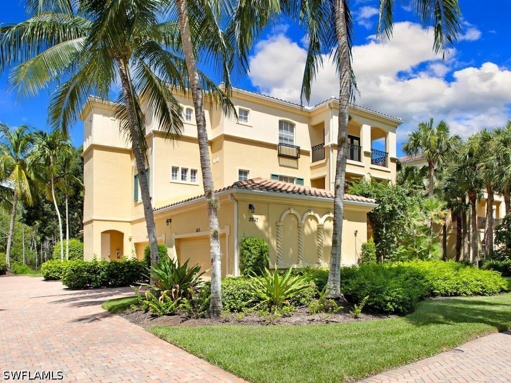 2847 Tiburon Blvd E 8-101, Naples