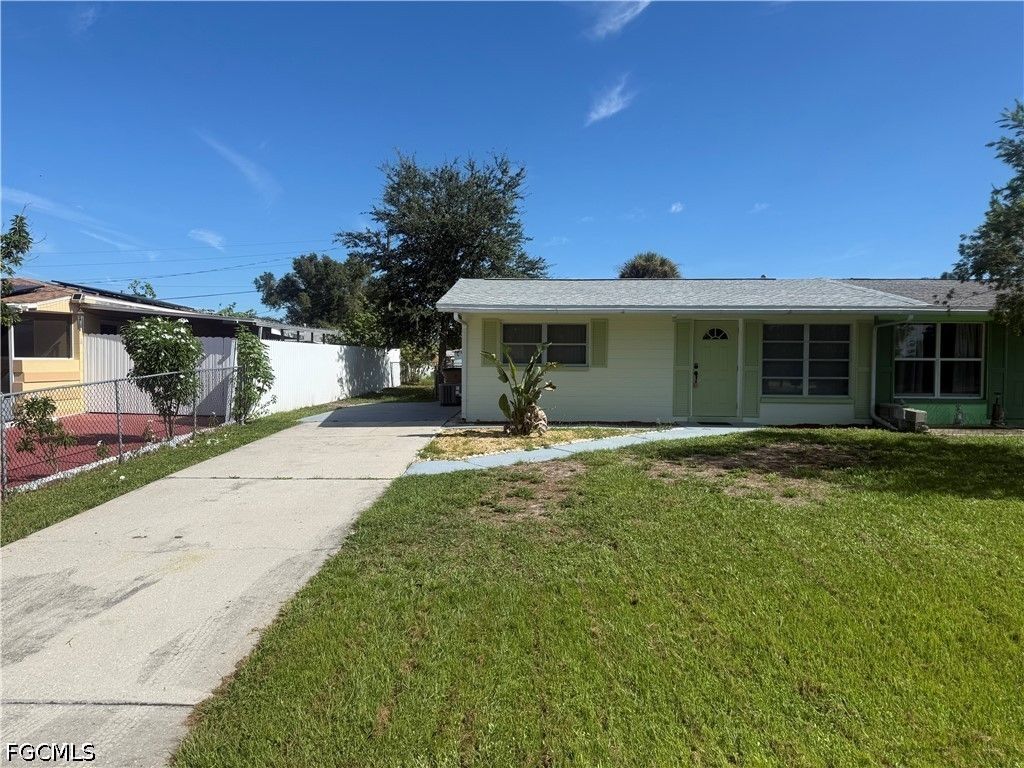 1103 Wesley St W, Lehigh Acres