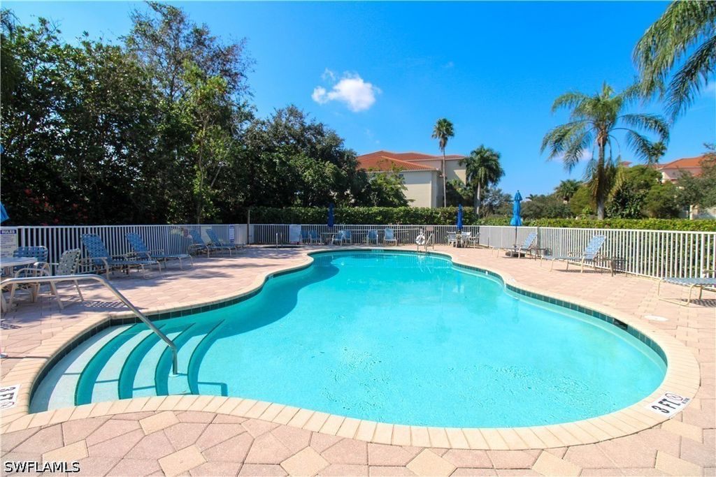 4853 Hampshire Ct 107, Naples