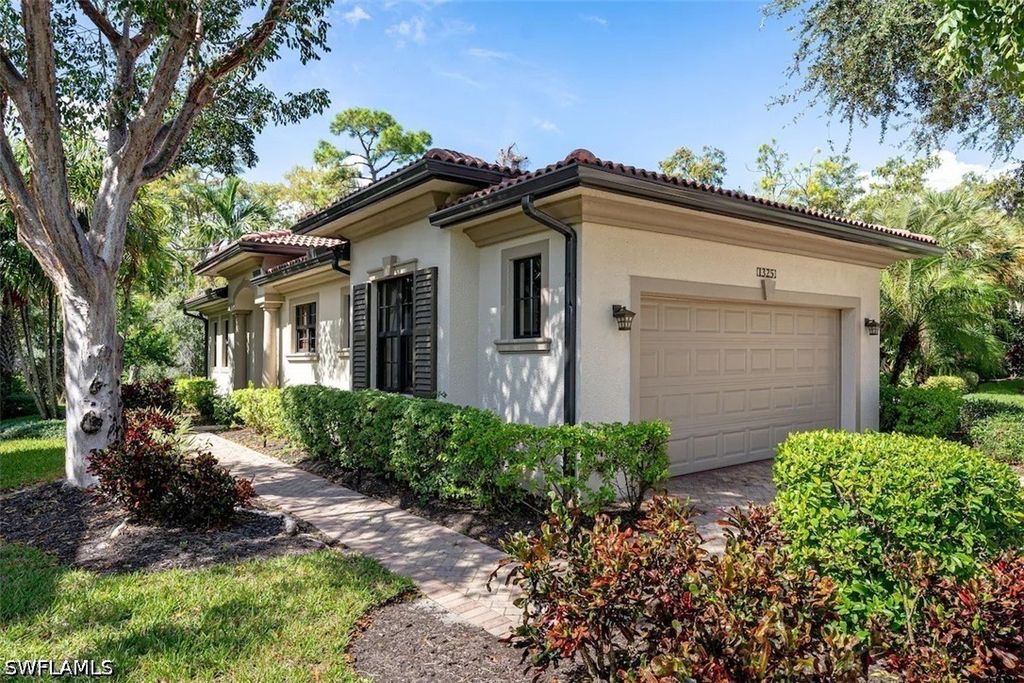 1325 Oceania Dr N 6, Naples