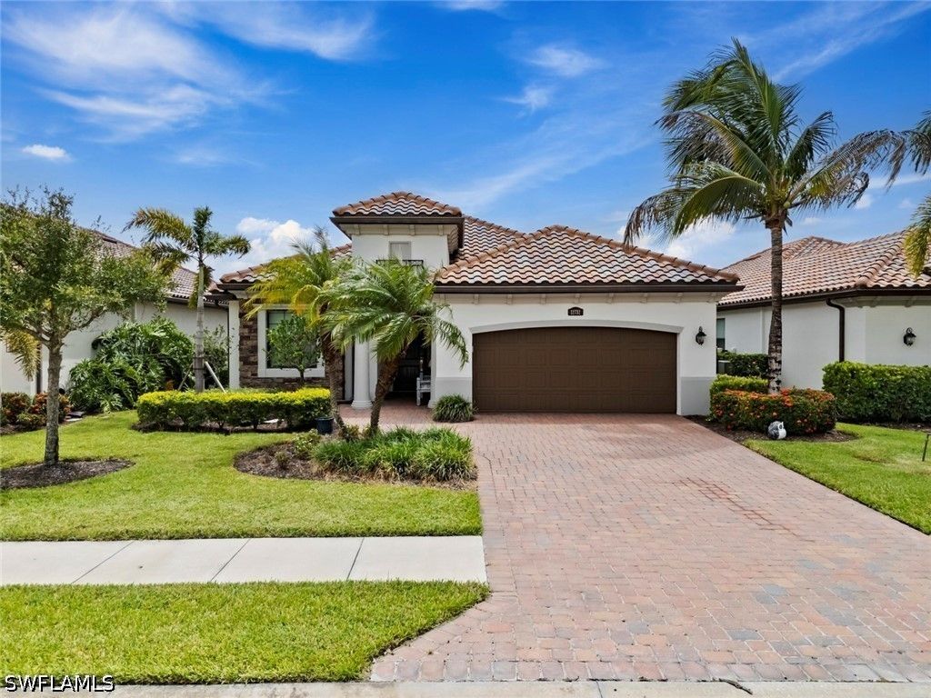 12732 Kinross Ln, Naples