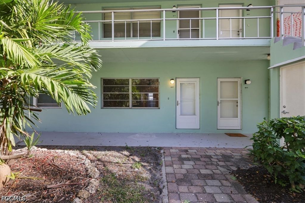 3225 E Riverside Dr 63f, Fort Myers